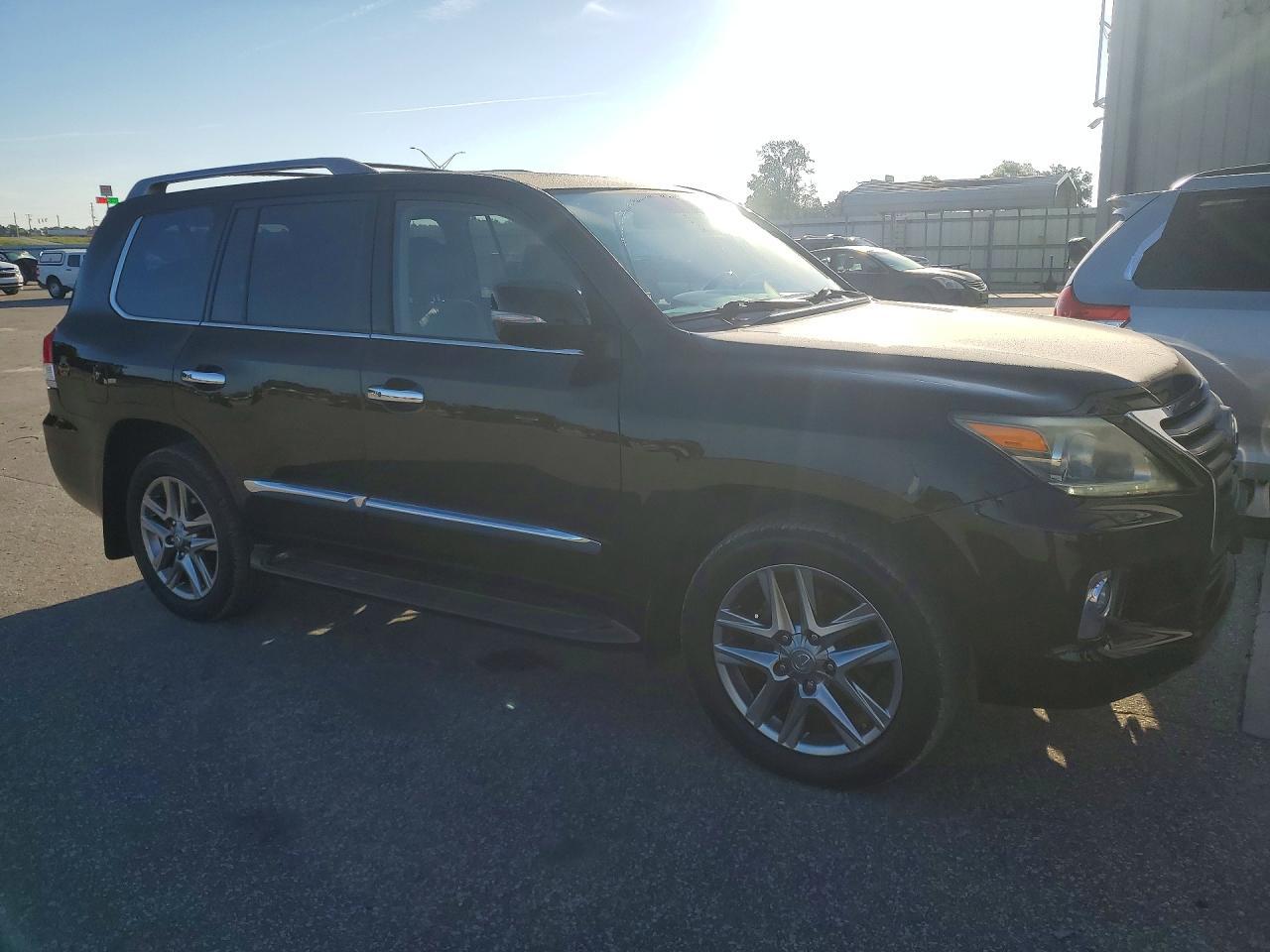 2014 LEXUS LX 570 — Фото 4 из 13