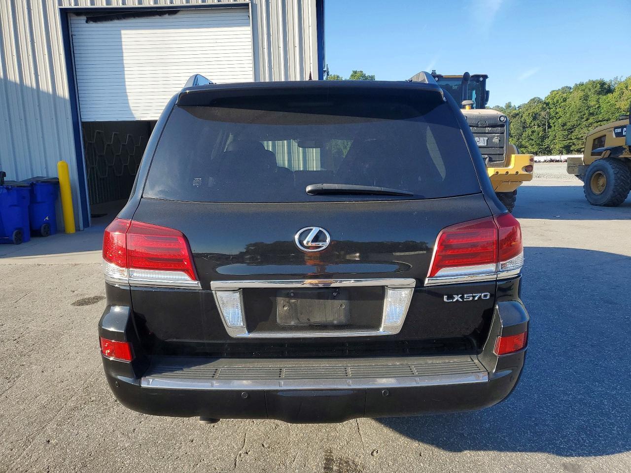 2014 LEXUS LX 570 — Фото 6 из 13