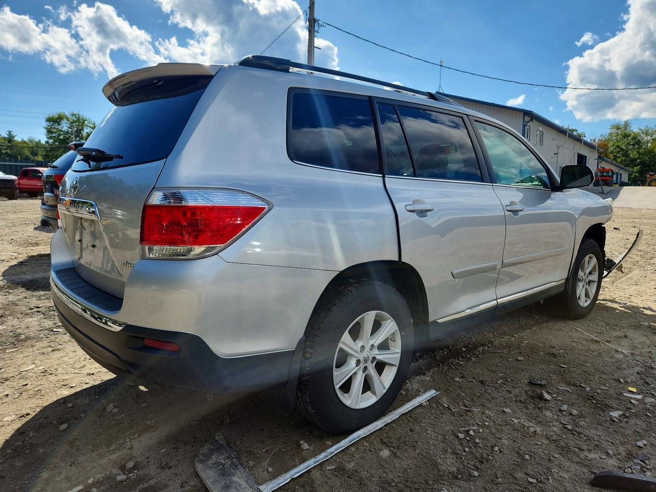 2012 TOYOTA HIGHLANDER SE — Фото 3 из 14