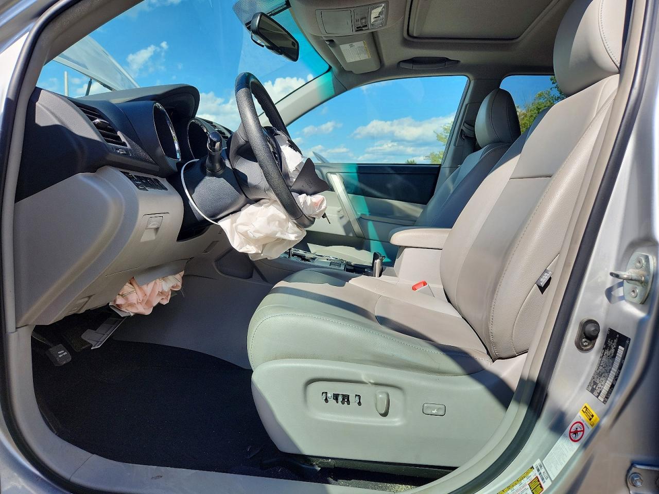 2012 TOYOTA HIGHLANDER SE — Фото 7 из 14