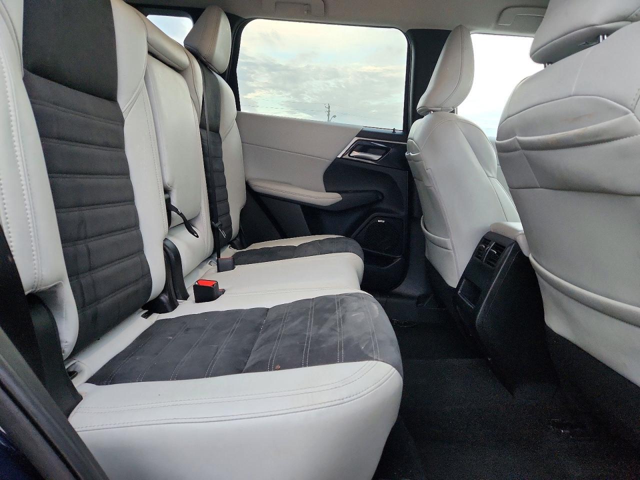 2025 MITSUBISHI OUTLANDER SE — Фото 11 из 13