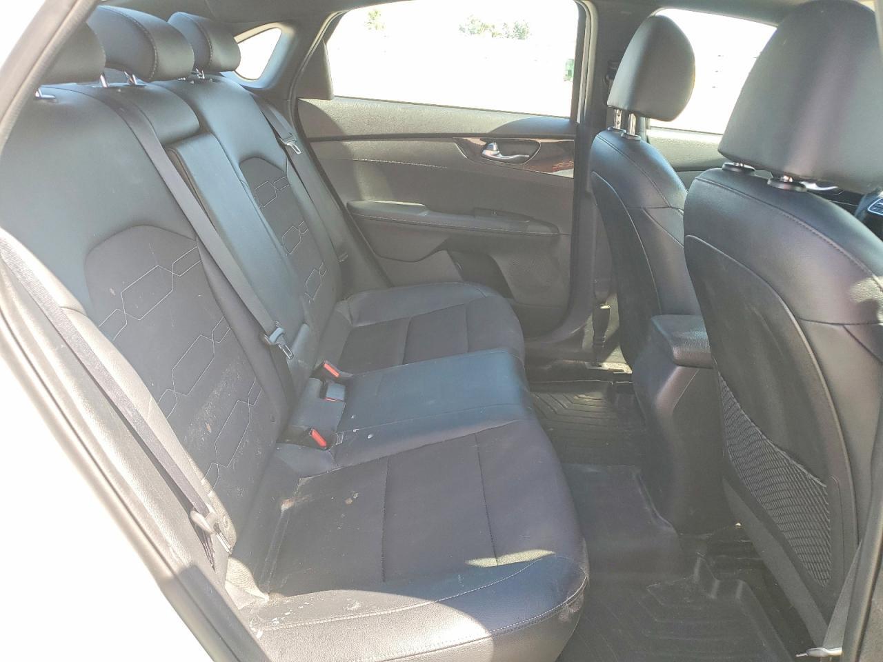 2023 KIA FORTE GT LINE — Фото 10 из 12