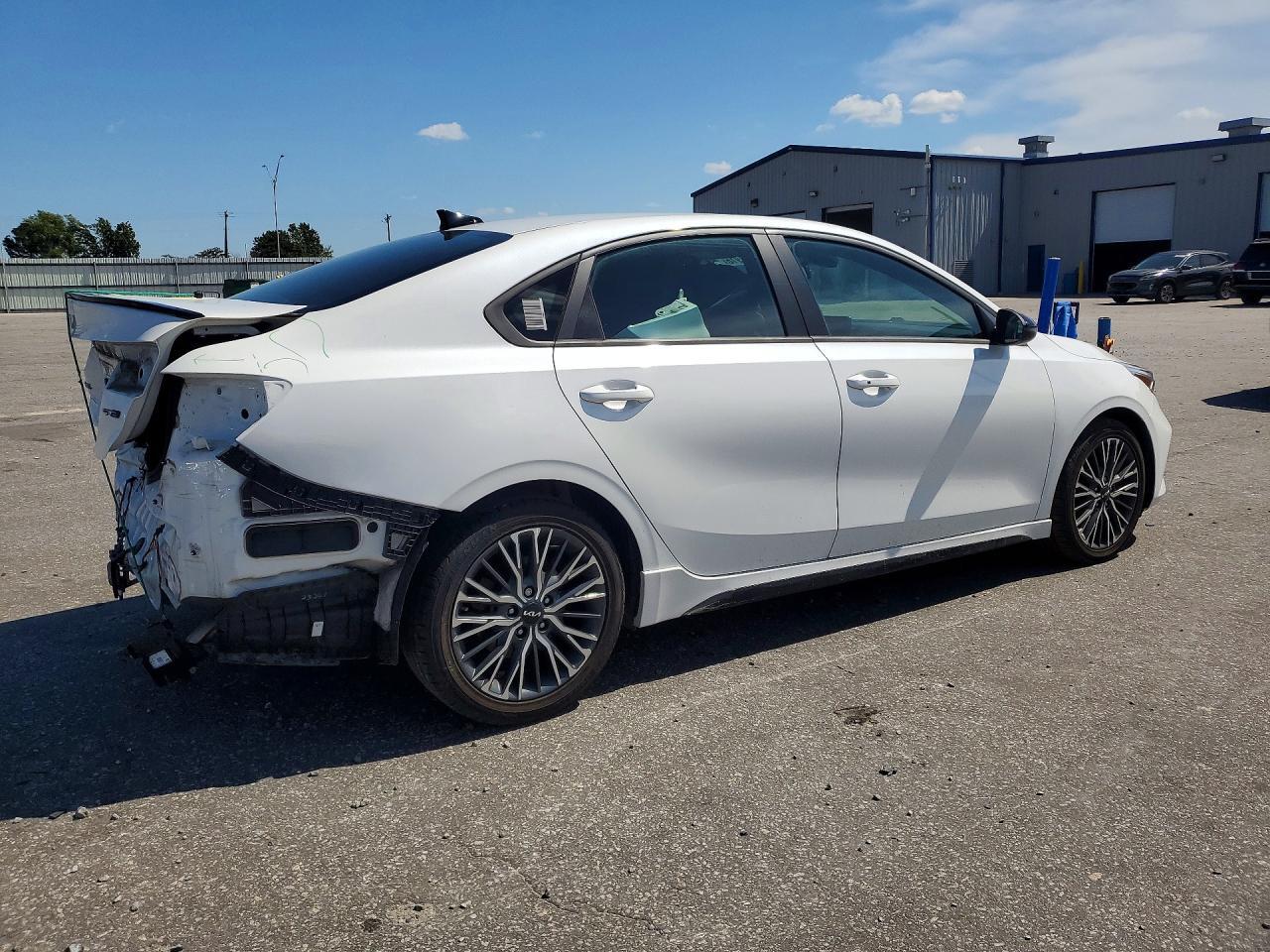 2023 KIA FORTE GT LINE — Фото 3 из 12