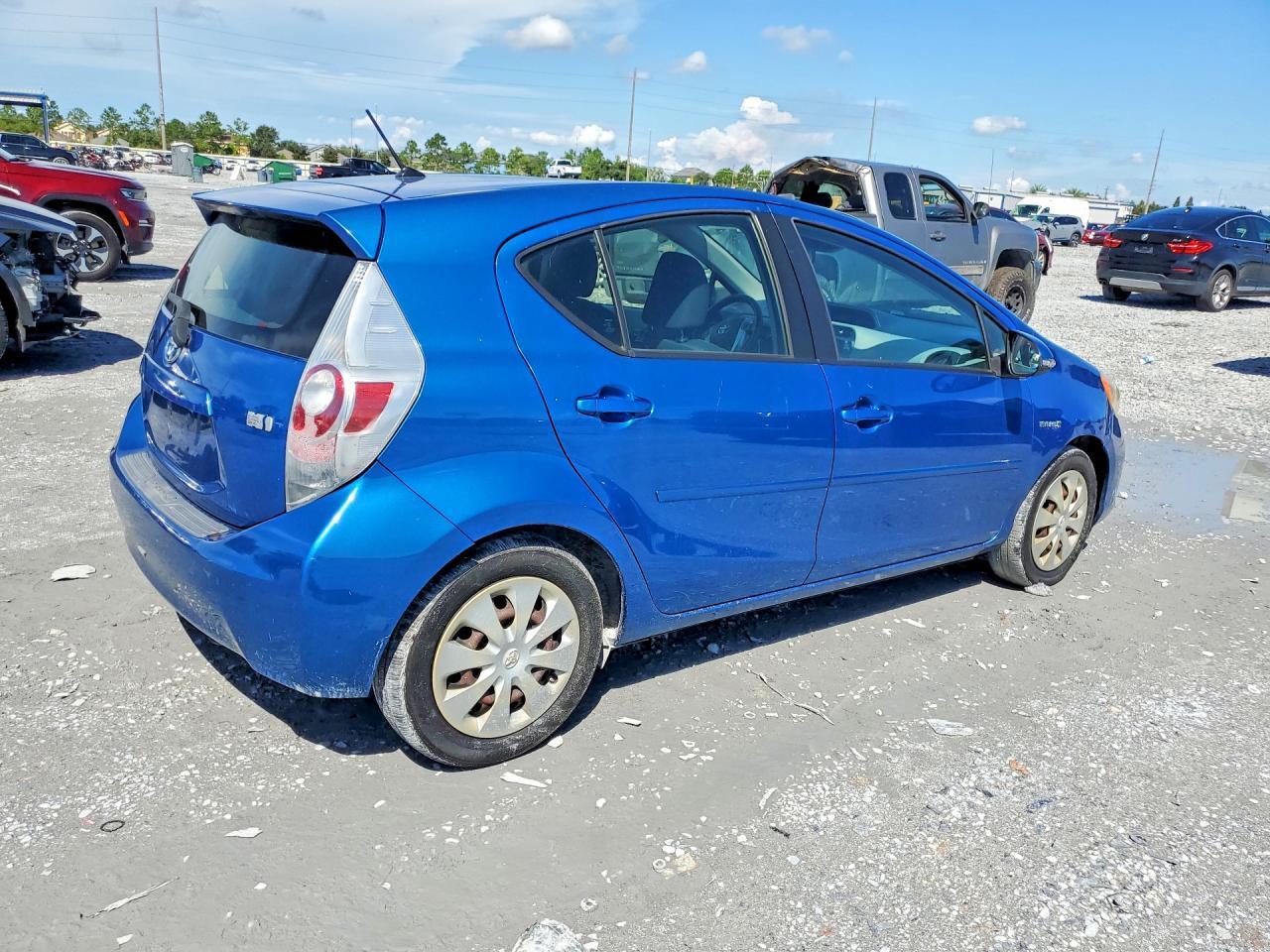2012 TOYOTA PRIUS C TWO — Фото 3 из 12