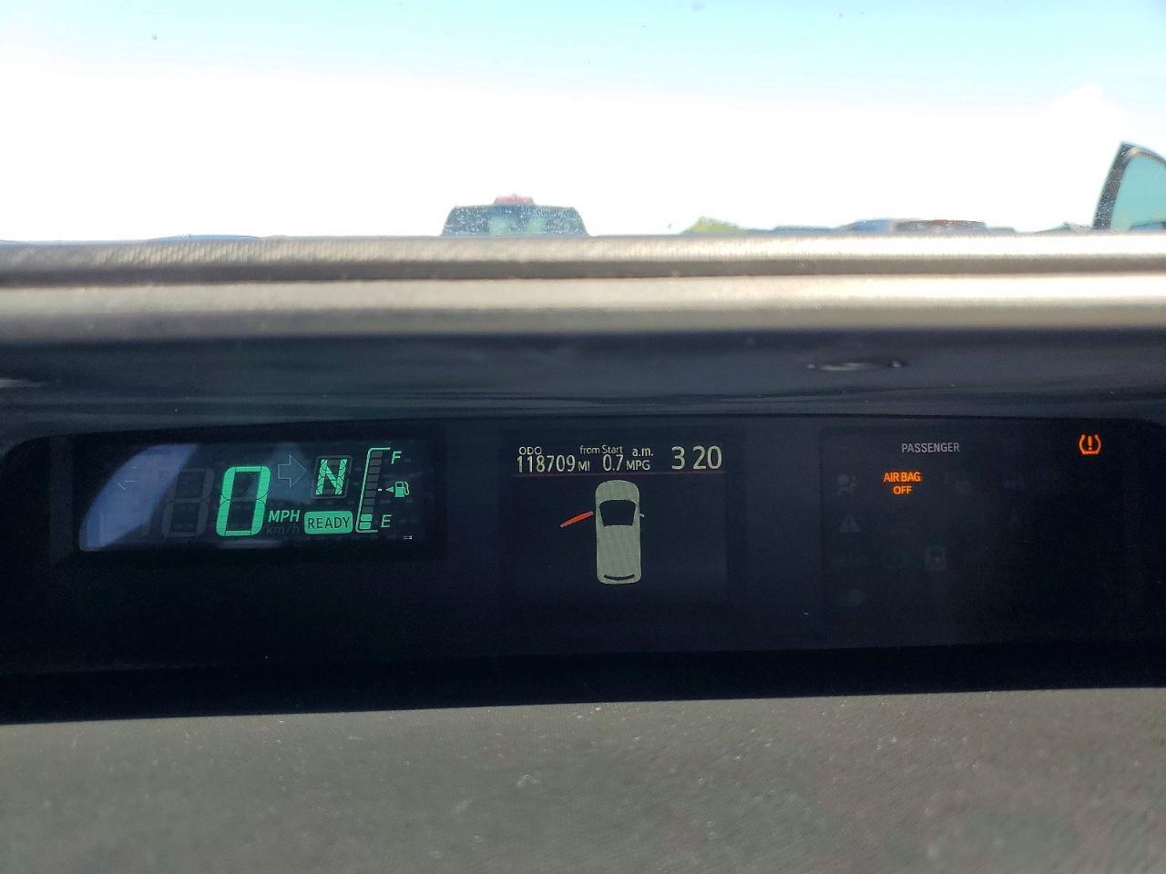2012 TOYOTA PRIUS C TWO — Фото 9 из 12