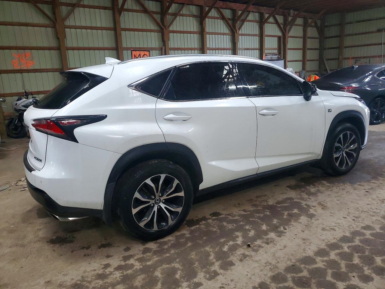 2017 LEXUS NX 200T BASE — Фото 3 из 12