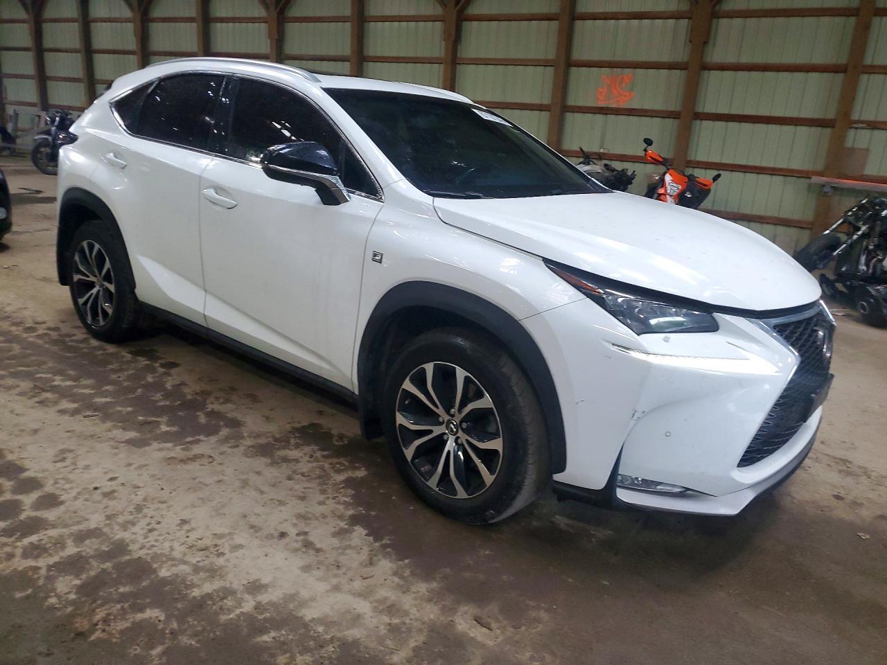 2017 LEXUS NX 200T BASE — Фото 4 из 12