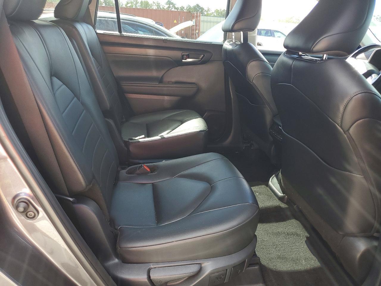 2024 TOYOTA HIGHLANDER XLE — Фото 11 из 13