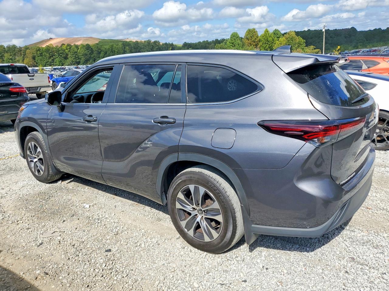 2024 TOYOTA HIGHLANDER XLE — Фото 2 из 13