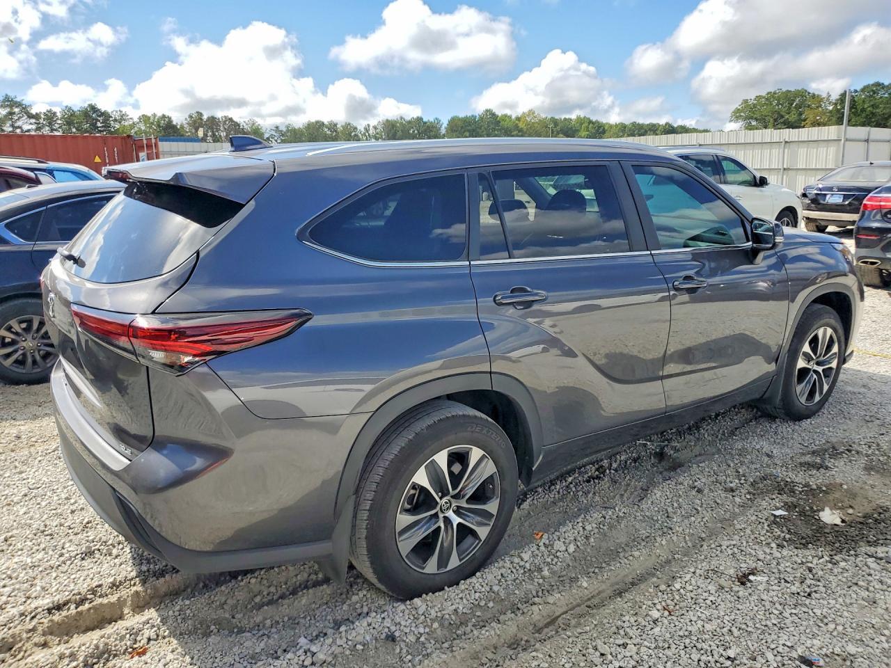 2024 TOYOTA HIGHLANDER XLE — Фото 3 из 13