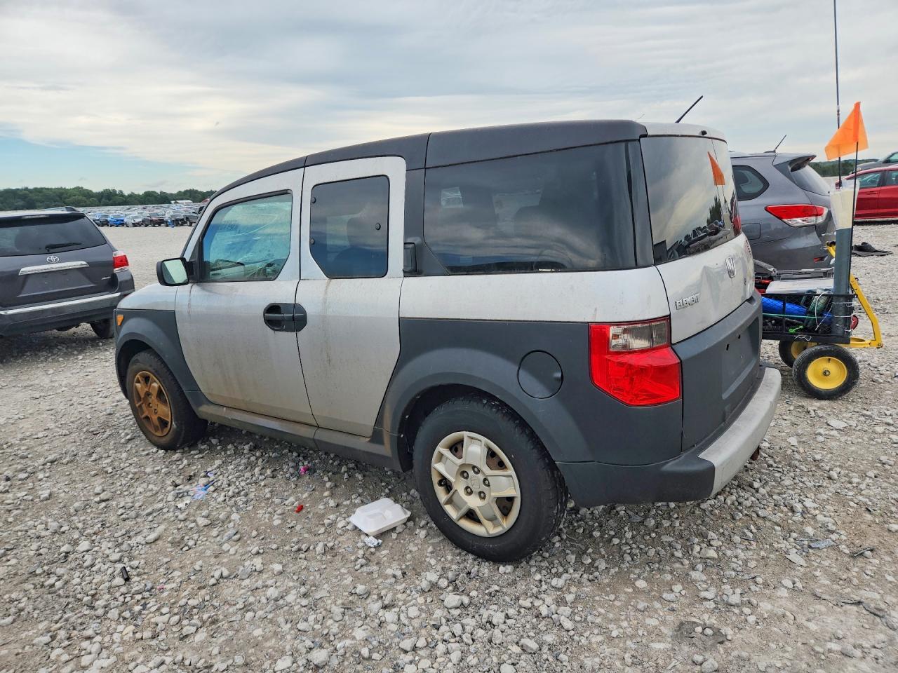 5J6YH18318L008029 2008 HONDA ELEMENT photo no. 2