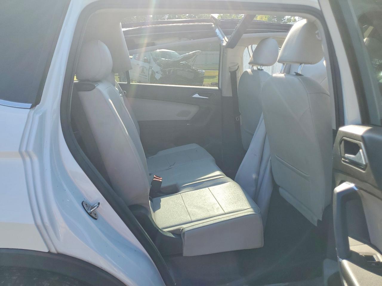 3VV3B7AX9JM140804 2018 VOLKSWAGEN TIGUAN photo no. 10