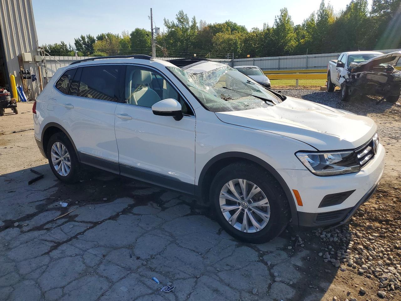 3VV3B7AX9JM140804 2018 VOLKSWAGEN TIGUAN photo no. 4