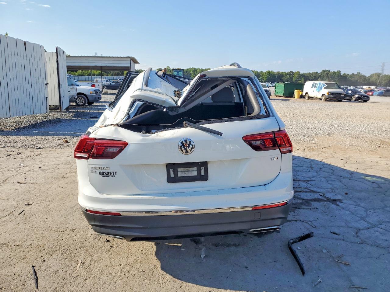 3VV3B7AX9JM140804 2018 VOLKSWAGEN TIGUAN photo no. 6
