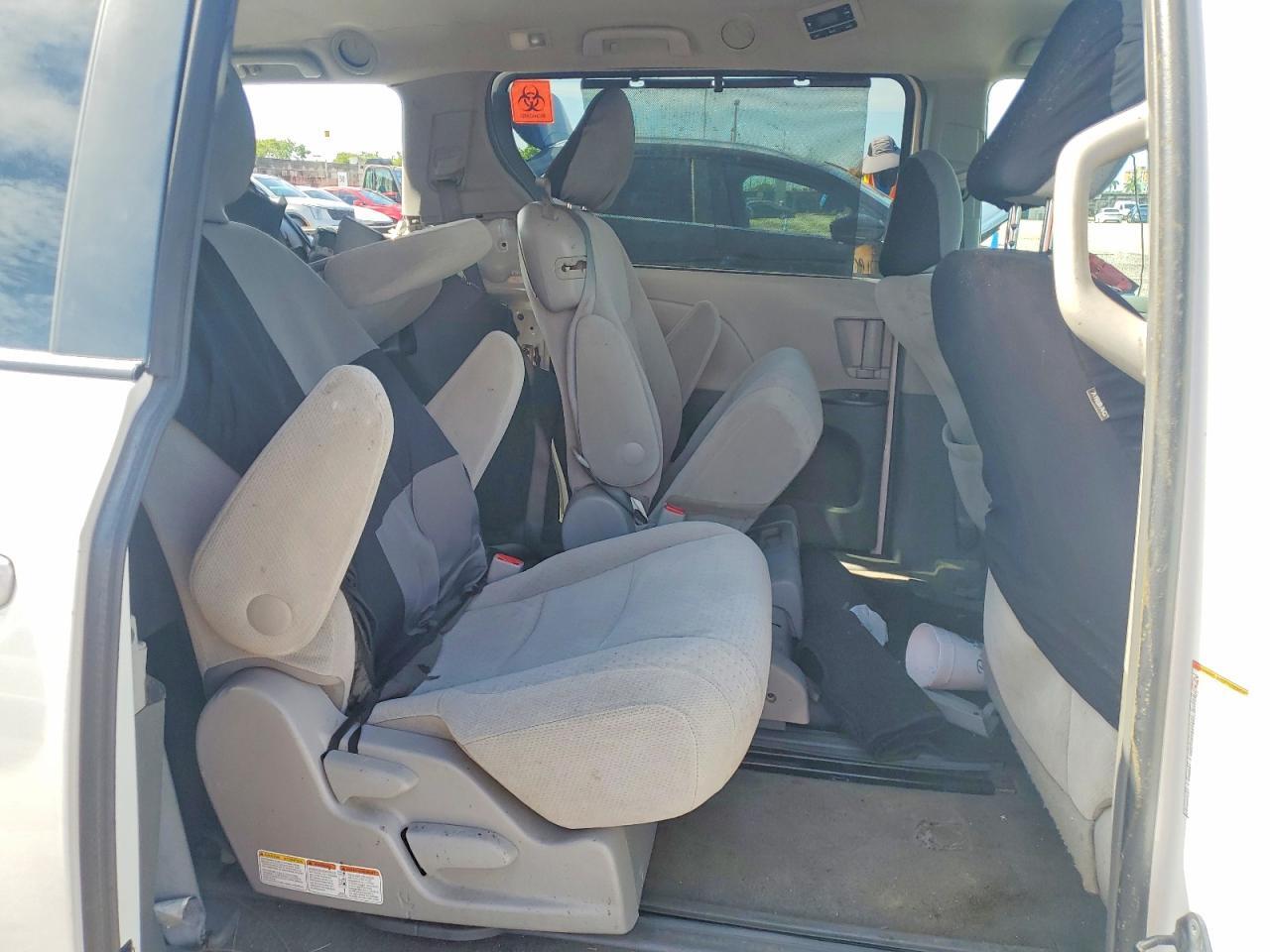 2015 TOYOTA SIENNA LE 8 PASSENGER — Фото 10 из 12