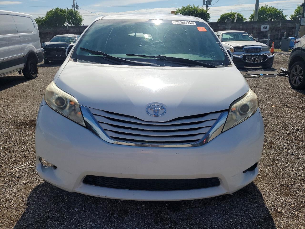 2015 TOYOTA SIENNA LE 8 PASSENGER — Фото 5 из 12