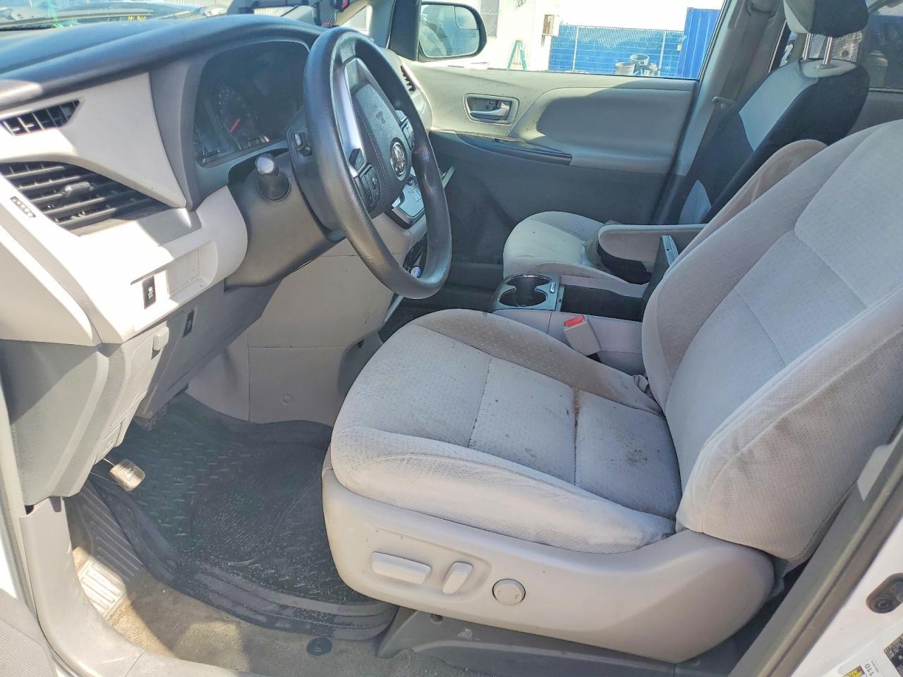 2015 TOYOTA SIENNA LE 8 PASSENGER — Фото 7 из 12