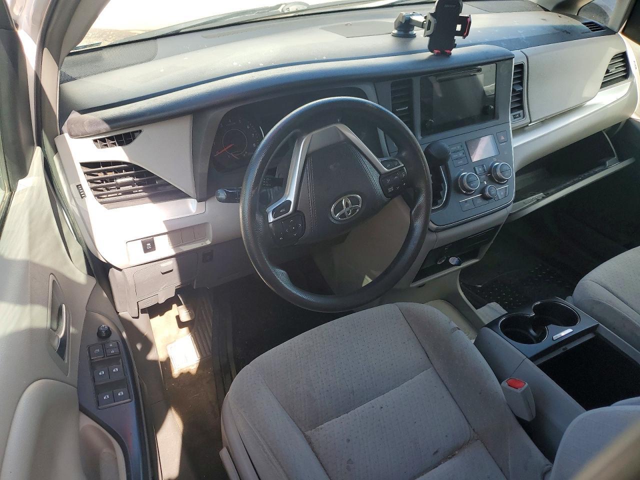 2015 TOYOTA SIENNA LE 8 PASSENGER — Фото 8 из 12
