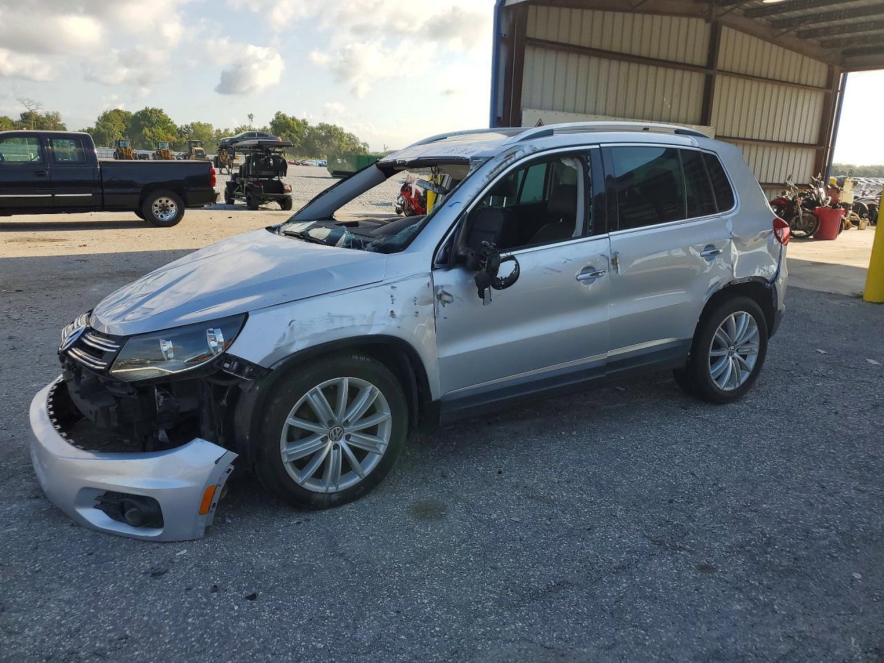2015 VOLKSWAGEN TIGUAN WVGAV7AX6FW605667