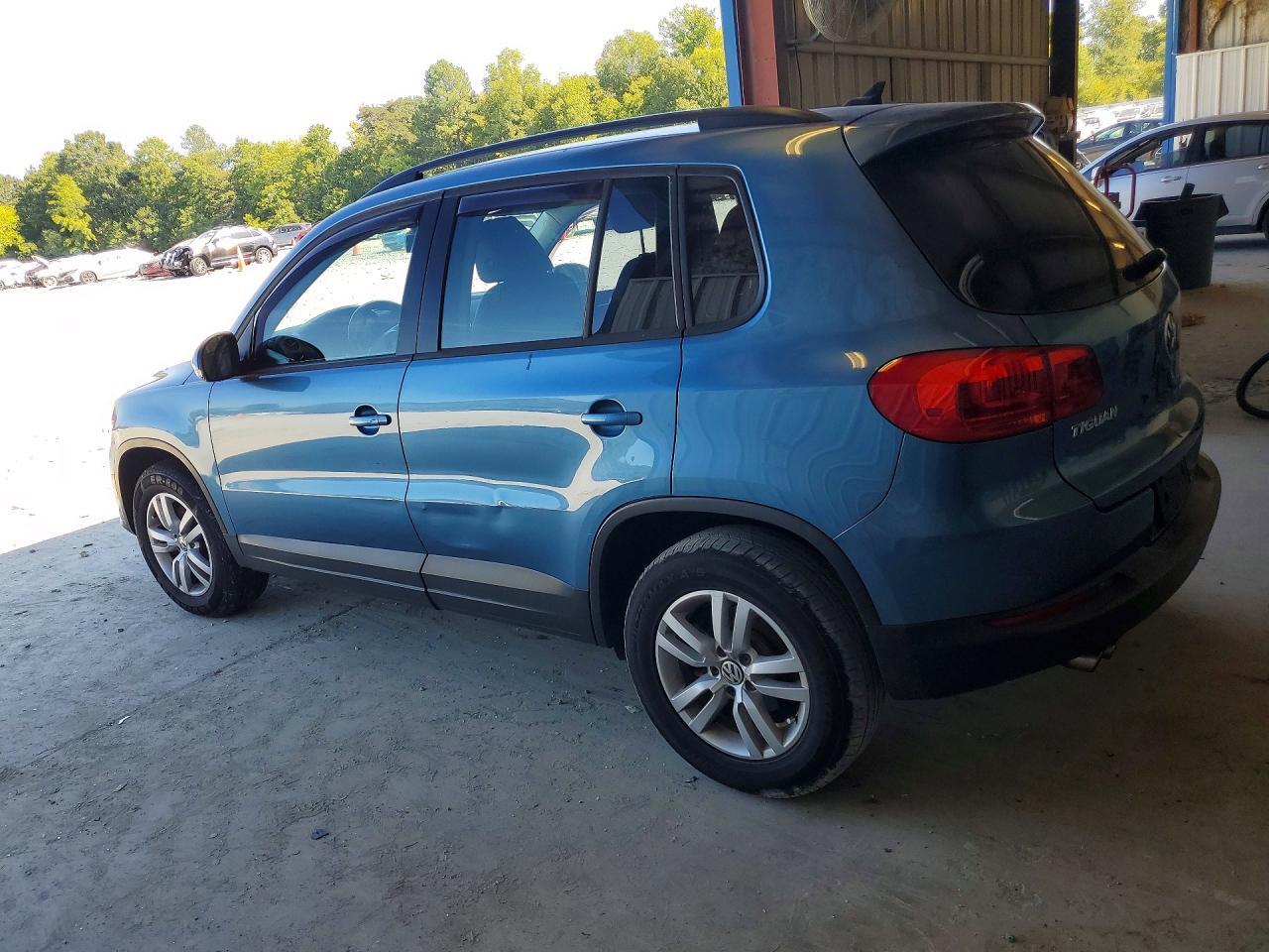 WVGBV7AX2HK007932 2017 VOLKSWAGEN TIGUAN photo no. 2