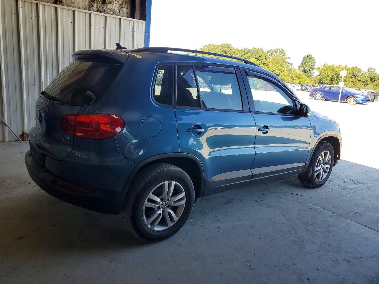 WVGBV7AX2HK007932 2017 VOLKSWAGEN TIGUAN photo no. 3
