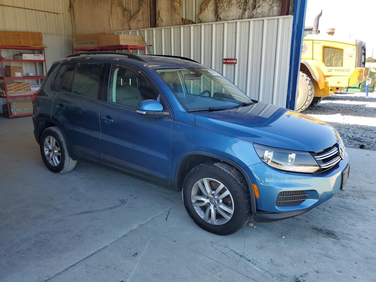 WVGBV7AX2HK007932 2017 VOLKSWAGEN TIGUAN photo no. 4