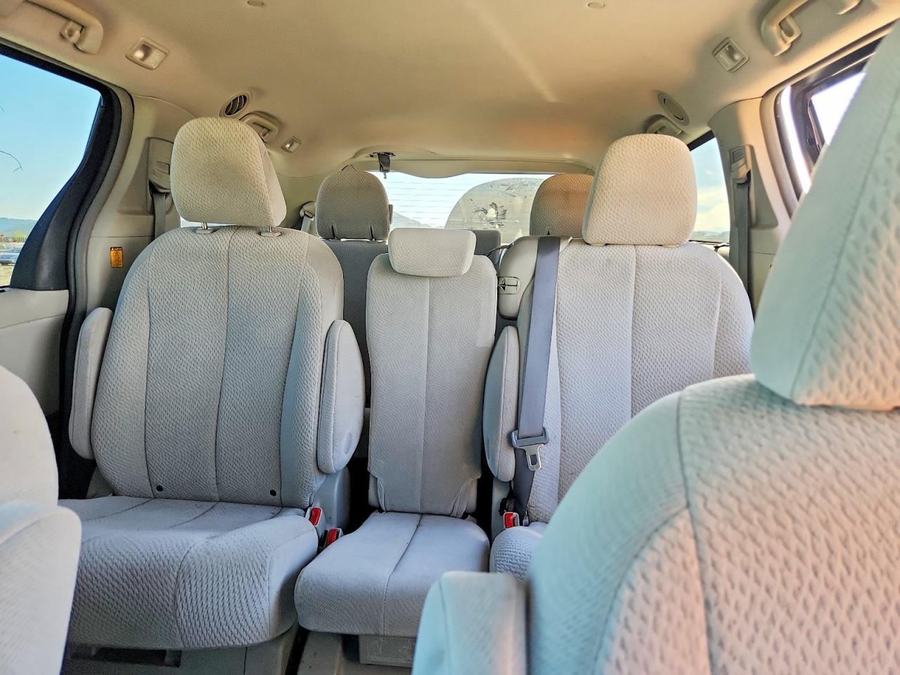 2011 TOYOTA SIENNA LE — Фото 10 из 13