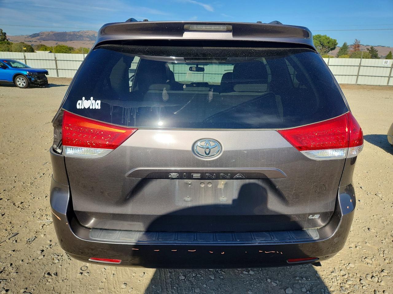 2011 TOYOTA SIENNA LE — Фото 6 из 13