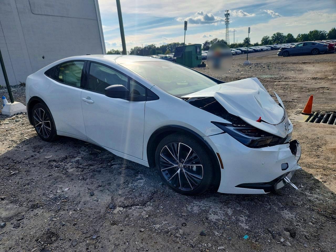 2026 TOYOTA PRIUS XLE — Фото 4 из 12
