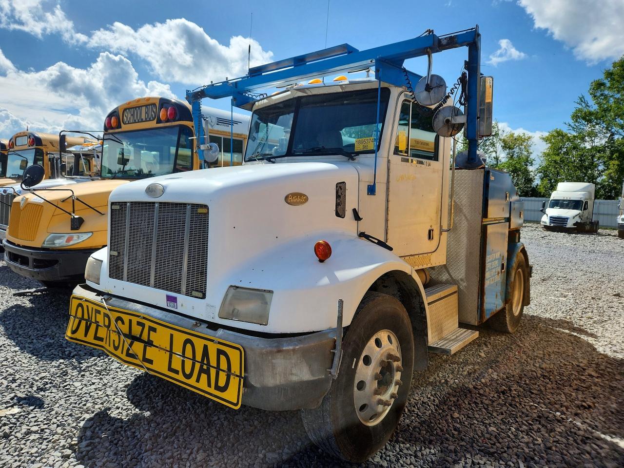 1999 PETERBILT 330 TOTER TRUCK