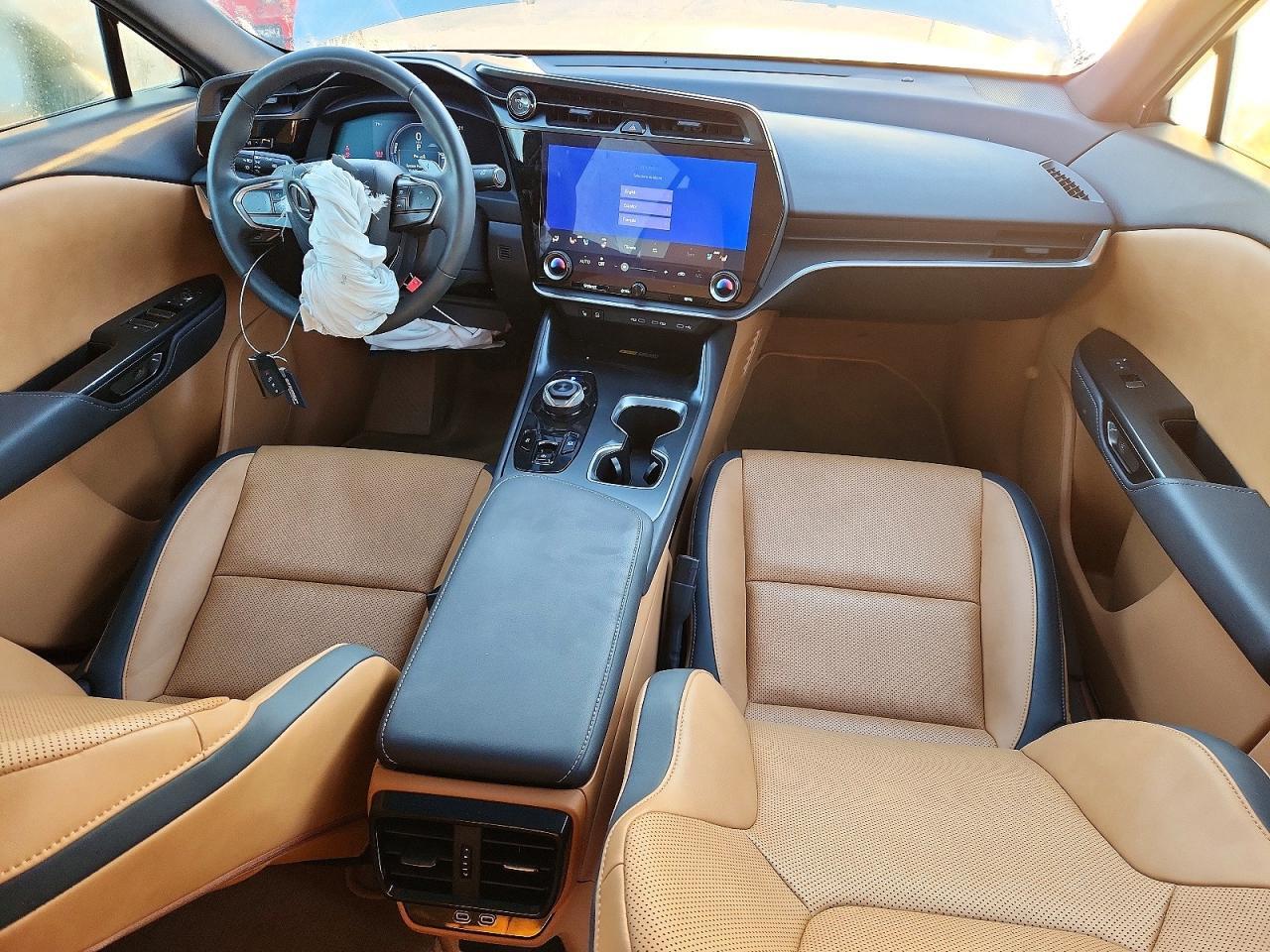 2024 LEXUS RZ 300E — Фото 8 из 13