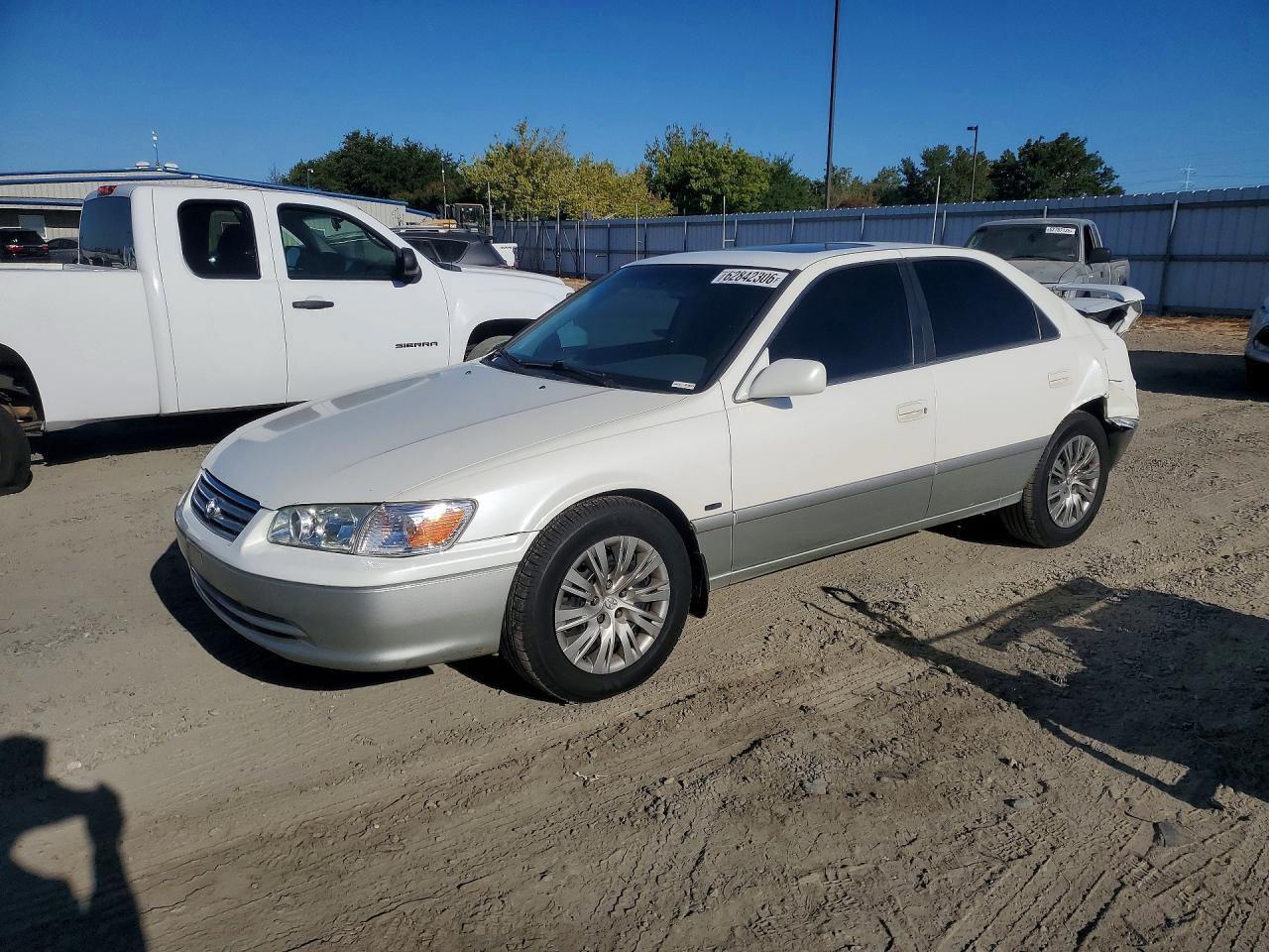 JT2BF22K110301453 2001 TOYOTA CAMRY photo no. 1
