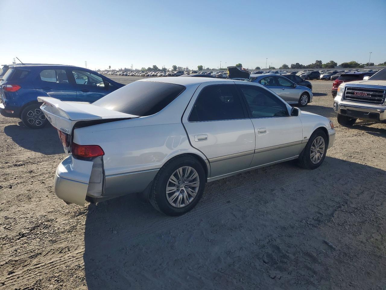 JT2BF22K110301453 2001 TOYOTA CAMRY photo no. 3