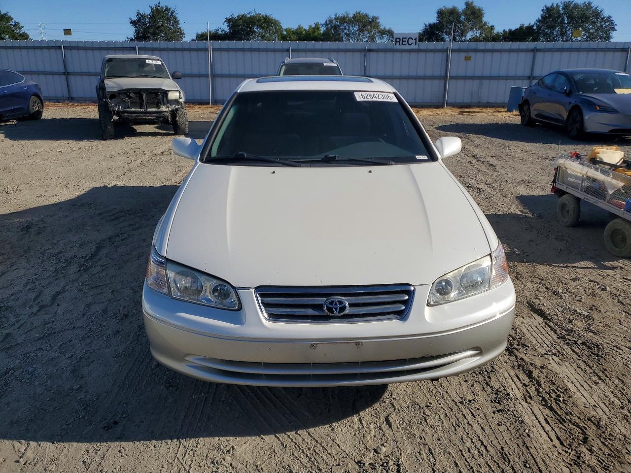 JT2BF22K110301453 2001 TOYOTA CAMRY photo no. 5