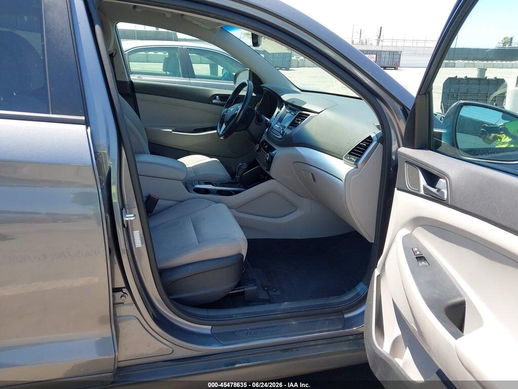 KM8J33A21GU125813 2016 HYUNDAI TUCSON photo no. 5