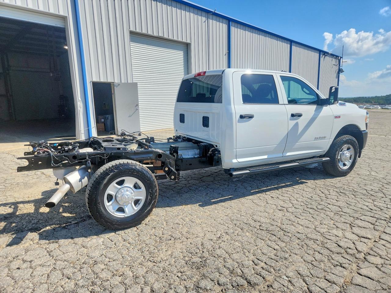 2022 RAM 2500 TRADESMAN — Фото 3 из 12