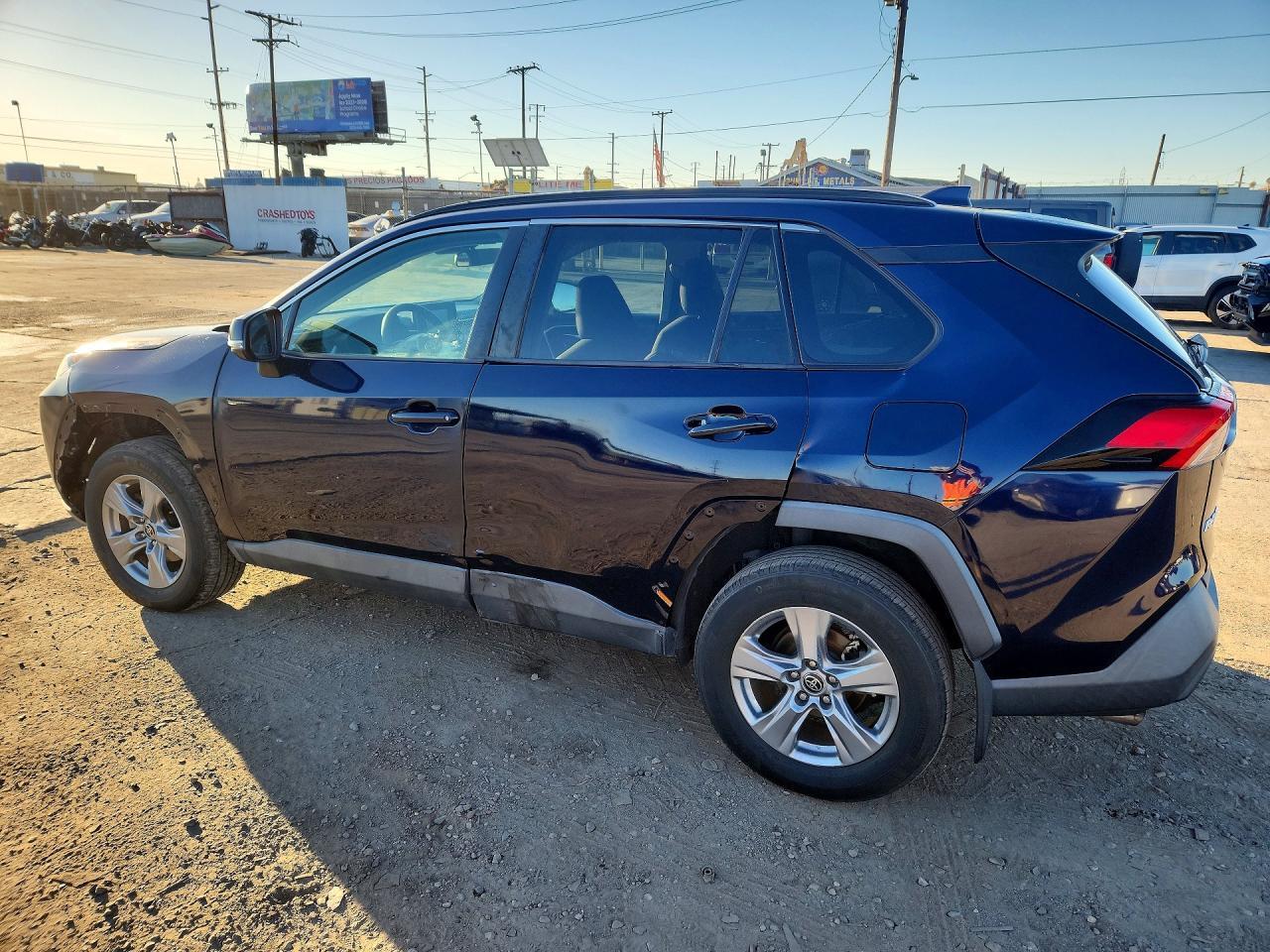 2019 TOYOTA RAV4 XLE — Фото 2 из 13