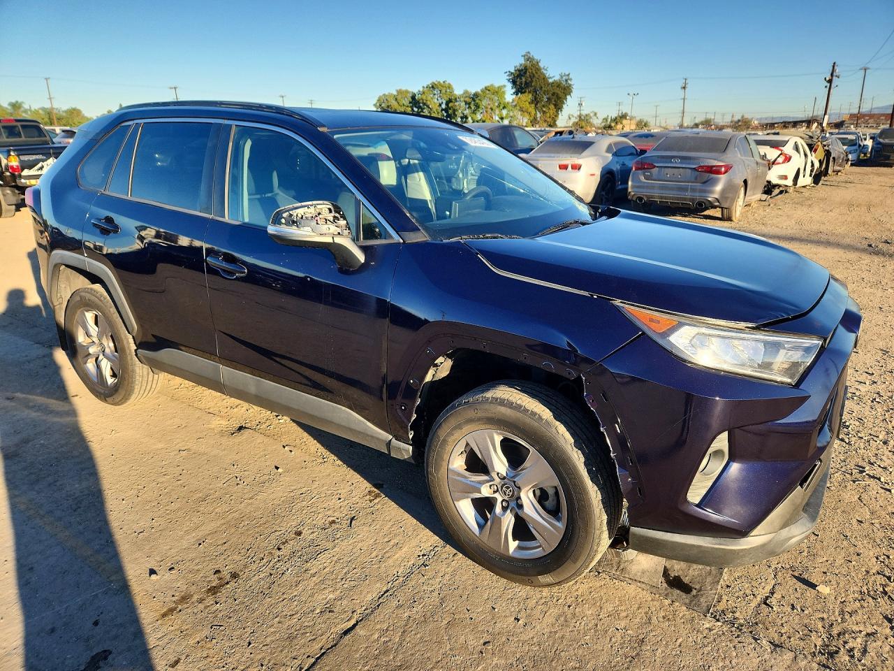 2019 TOYOTA RAV4 XLE — Фото 4 из 13