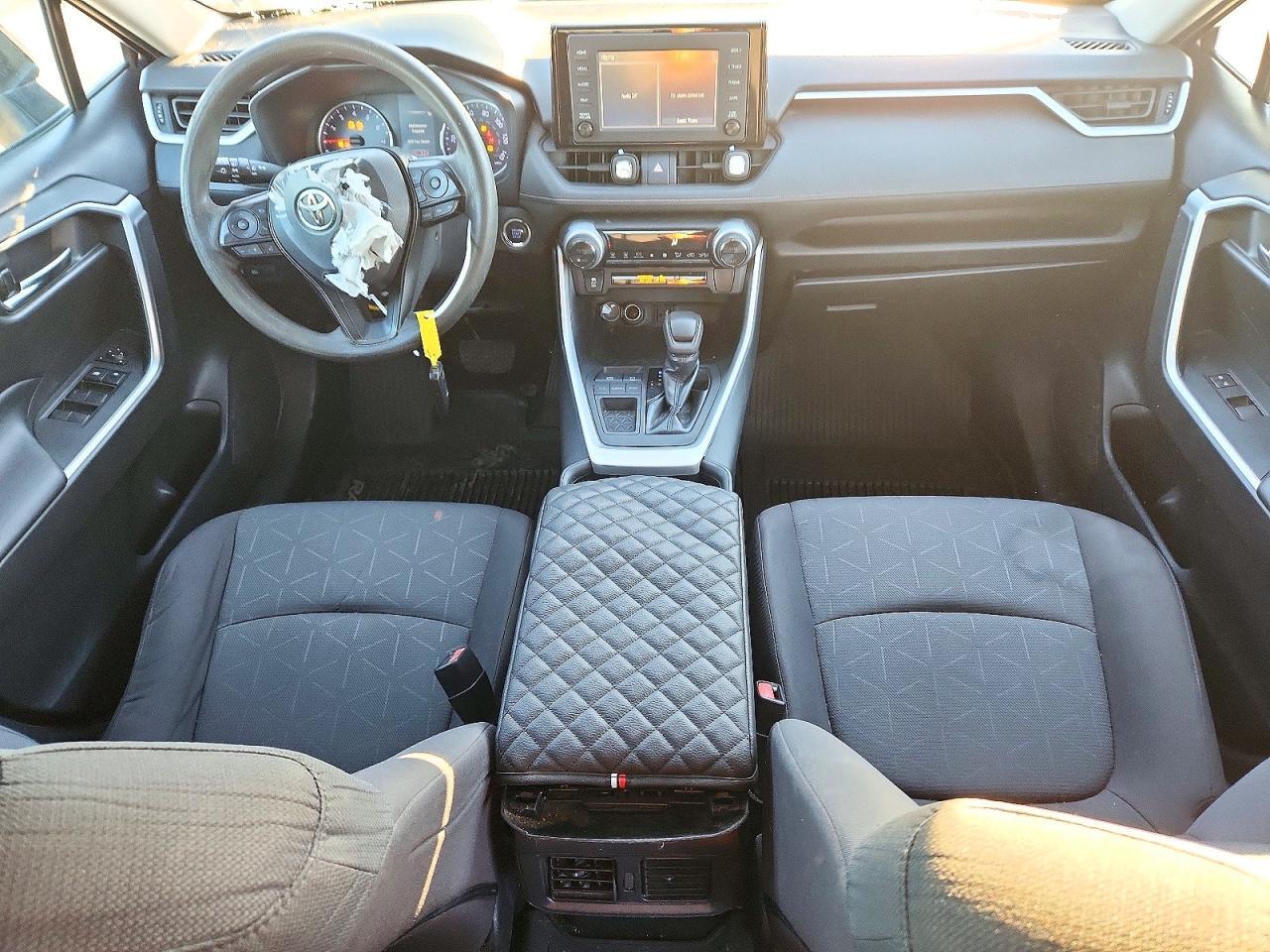 2019 TOYOTA RAV4 XLE — Фото 8 из 13