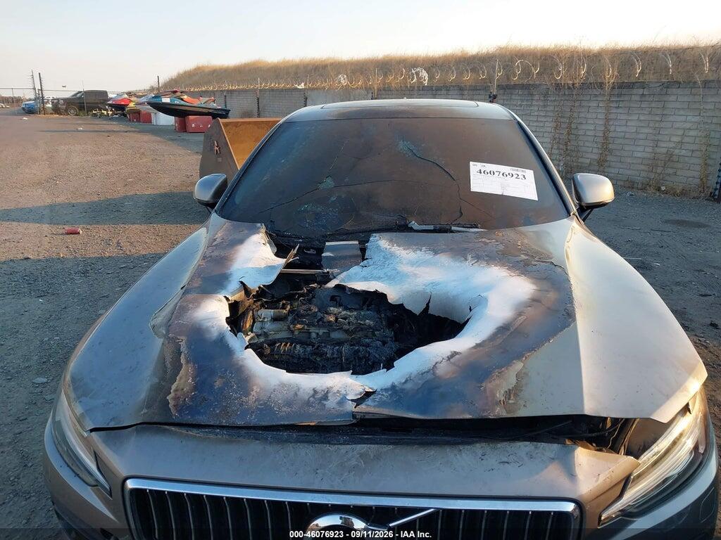 7JRA22TL6KG014142 2019 VOLVO S60 photo no. 6
