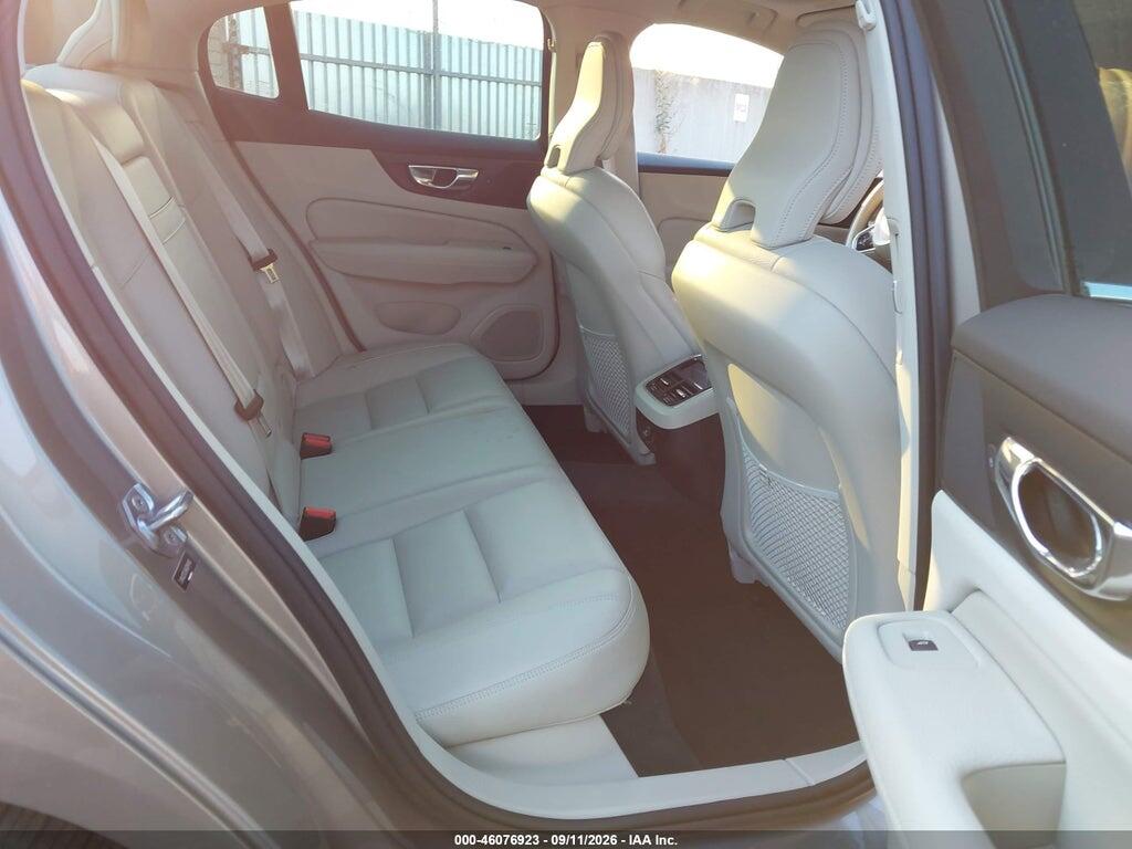 7JRA22TL6KG014142 2019 VOLVO S60 photo no. 8
