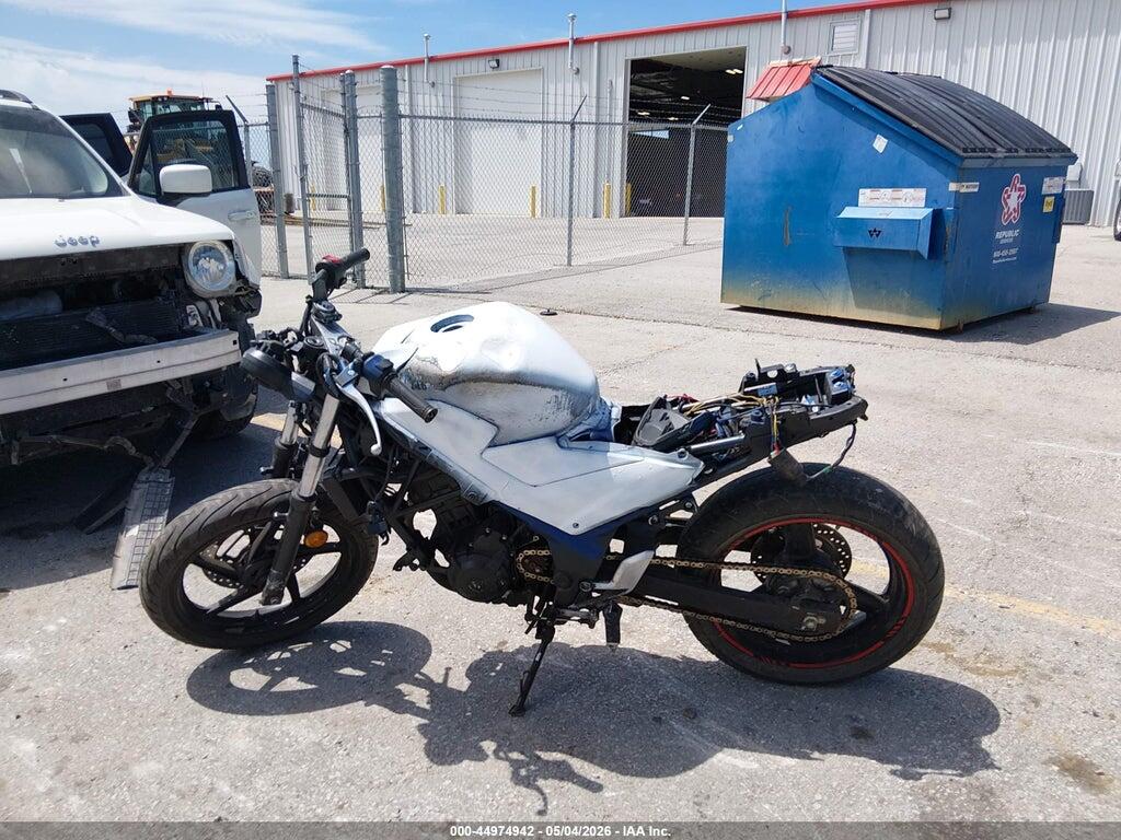 MLHNC510XF5101712 2015 HONDA CBR300 photo no. 12
