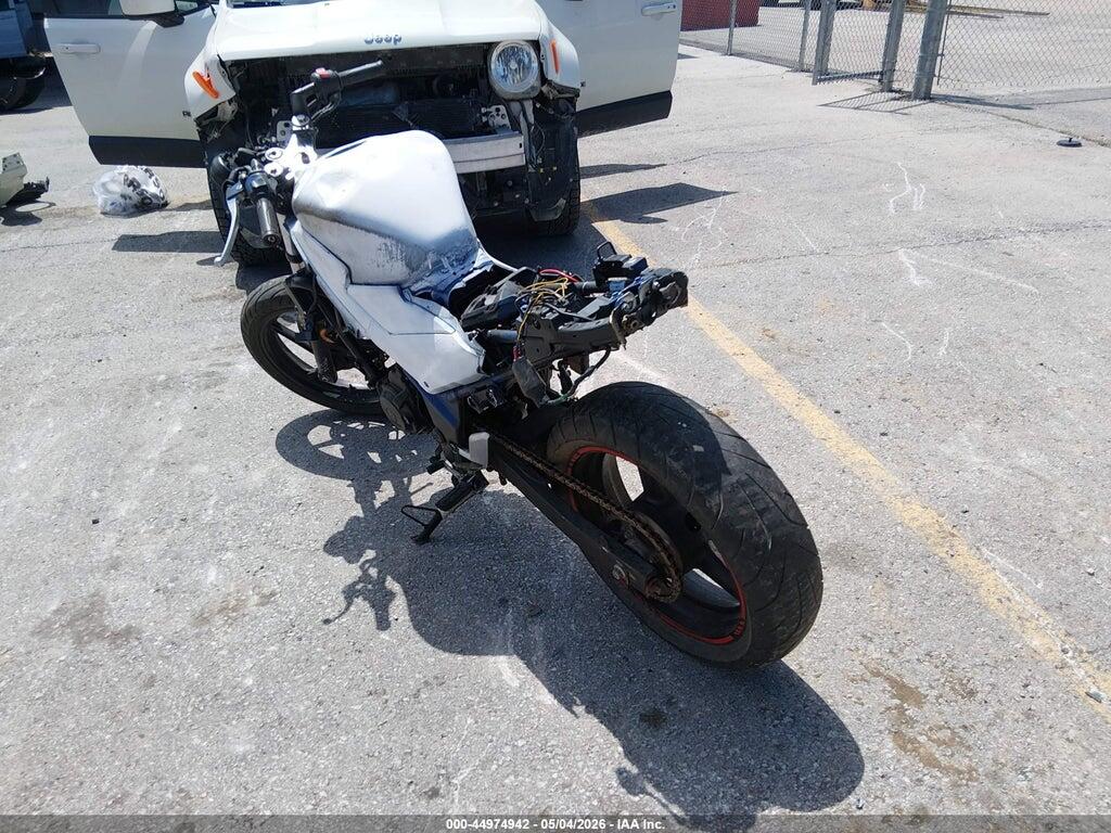 MLHNC510XF5101712 2015 HONDA CBR300 photo no. 3
