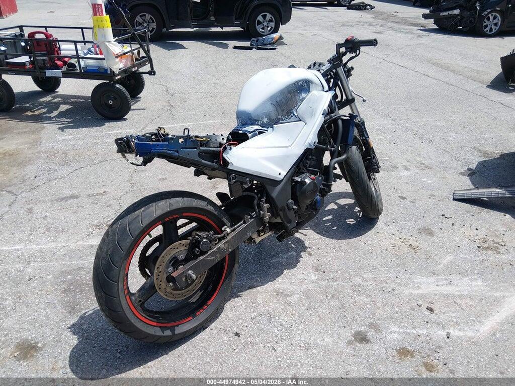 MLHNC510XF5101712 2015 HONDA CBR300 photo no. 4