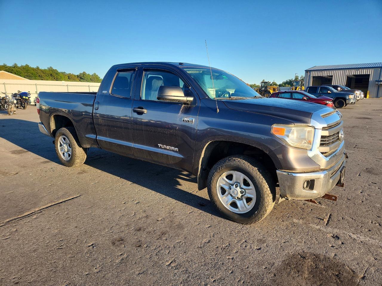 2014 TOYOTA TUNDRA SR5 — Фото 4 из 12