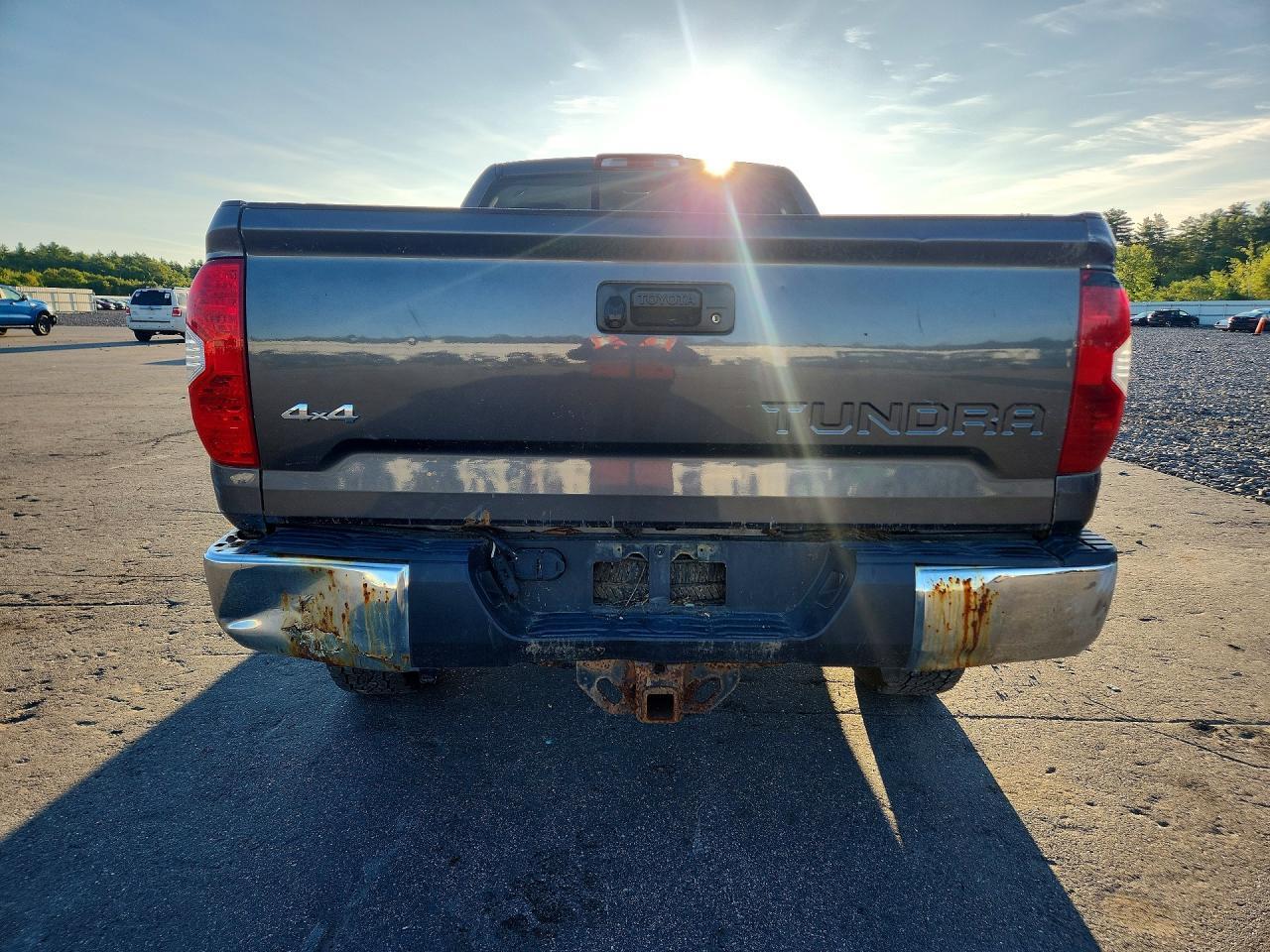 2014 TOYOTA TUNDRA SR5 — Фото 6 из 12