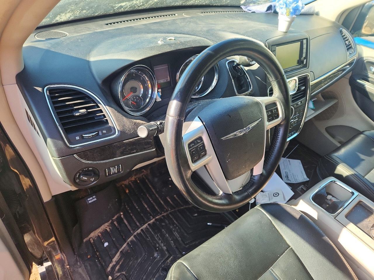 2014 CHRYSLER TOWN & COUNTRY TOURING — Фото 8 из 13