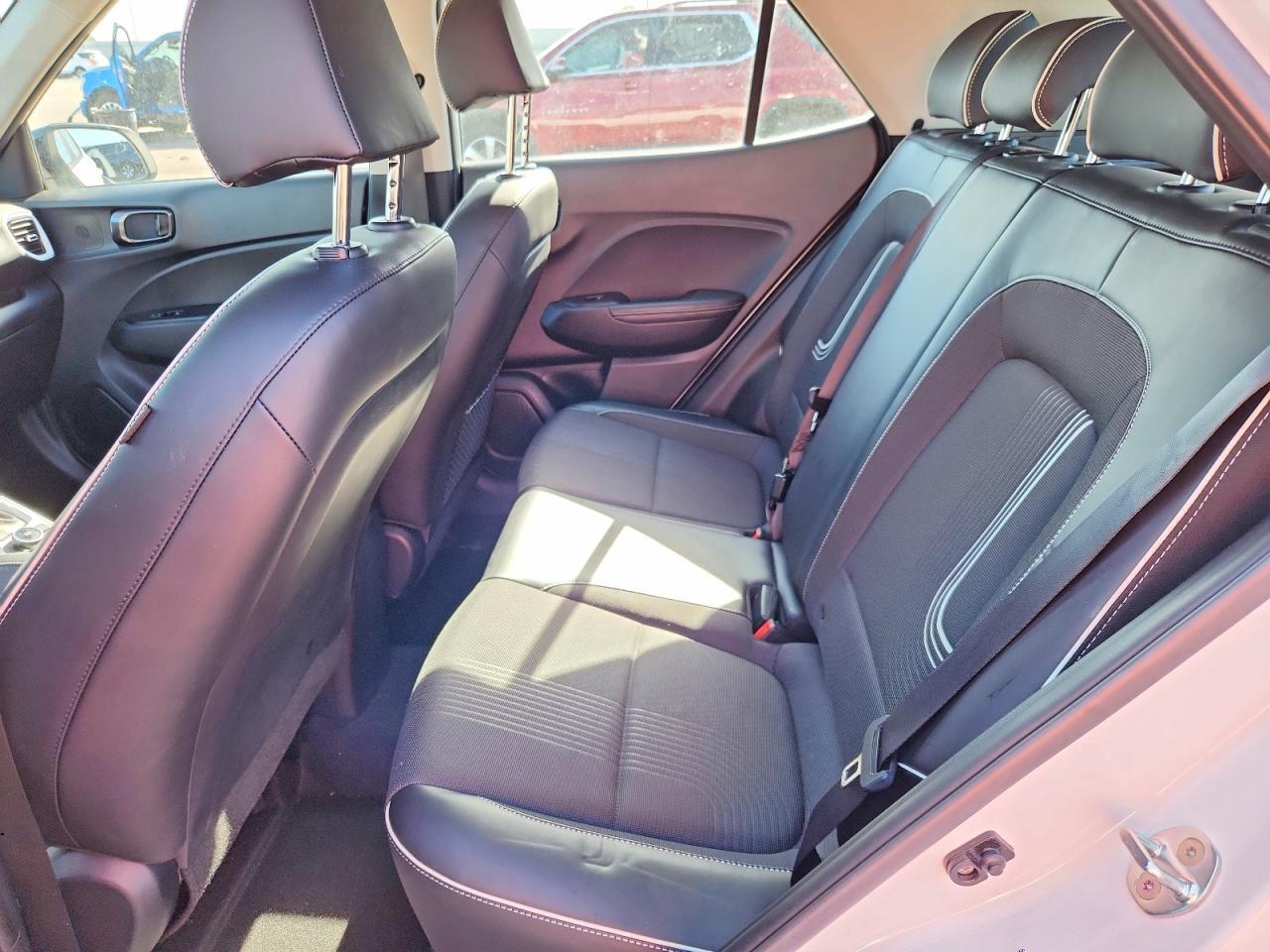 2022 HYUNDAI VENUE LIMITED — Фото 10 из 12