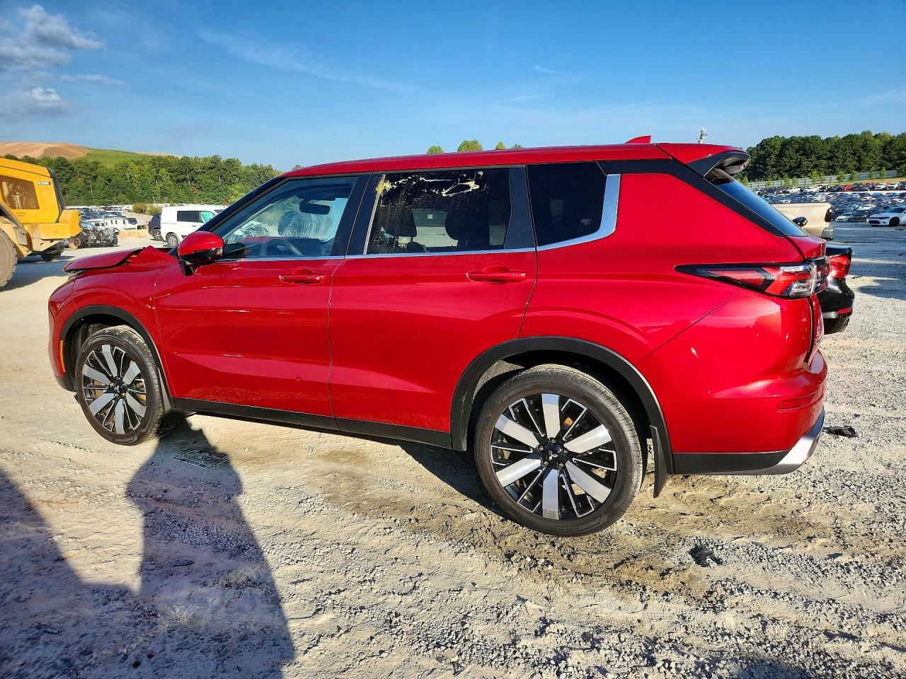 2025 MITSUBISHI OUTLANDER SE — Фото 2 из 13