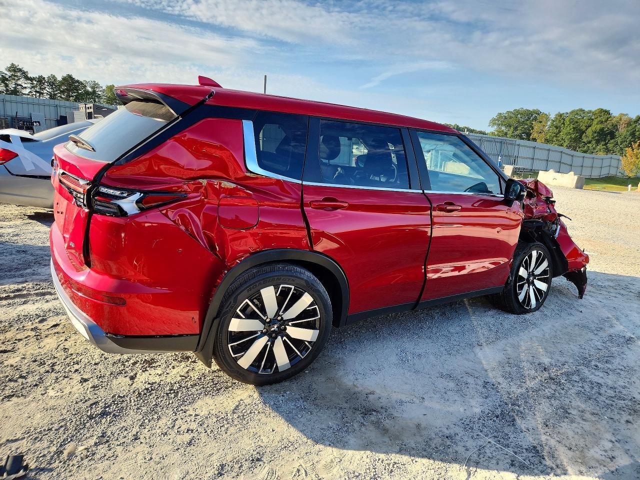 2025 MITSUBISHI OUTLANDER SE — Фото 3 из 13